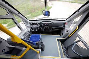 (Iveco dashboard with driver AC and ZF automatic gearbox omnicar [de])