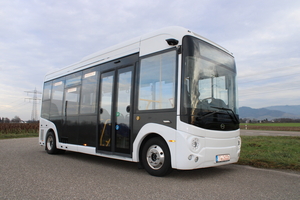 (EV minibus city bus Ev Shuttle rampe and ECAS system up 300KM range  [de])
