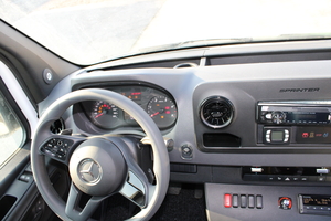 (Driver area with adjustable steering and partition barrier [de])