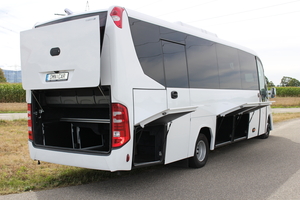 (Large rear luggage compartment of Iveco VIP coach [de])
