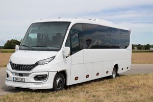 (Iveco Daily VIP coach exterior view 70C21 model for tourism [de])