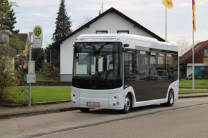 (EV minibus city bus Ev Shuttle rampe and ECAS system up 300KM range Omnicar [de])