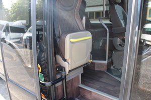 (Mercedes Sprinter VIP minibus 19+1+1 layout with glazed electric door [de])