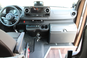 (Interior with Sultan seats, luggage racks, and LED ambient lights [de])