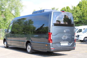 (Mercedes Sprinter VIP minibus 19+1+1 layout with glazed electric door [de])