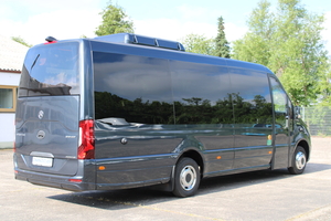 (Mercedes Sprinter VIP minibus 19+1+1 layout with glazed electric door [de])