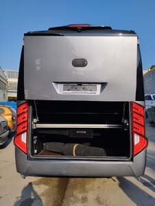 Iveco Daily VIP 29-seat RHD minibus with automatic gearbox