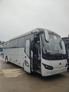King Long C10 Diesel-Bus, 10 Meter lang mit 41 Sitzen, verfügbar bei Omnicar
