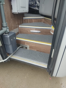 King Long C10 Dieselbus, 10 Meter lang mit 41 Sitzen, verfügbar bei Omnicar