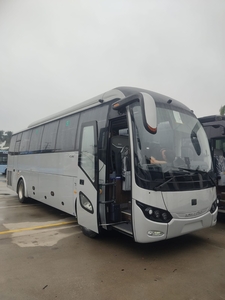 King Long C10 Dieselbus, 10 Meter lang mit 41 Sitzplätzen, erhältlich bei Omnicar