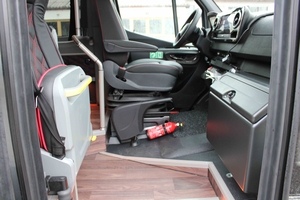 Mercedes Sprinter VIP 24-Sitz-Minibus-Lösungen für Luxustransport von Omnicar