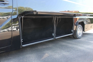 Compartimentul de bagaje din spate de dimensiuni extra mari, de până la 2,8 m³, în Sprinter VIP