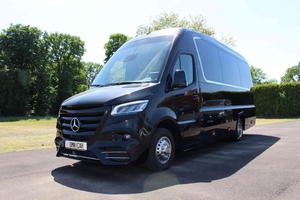 Sprinter VIP minibus executiv cu 19 locuri, vedere laterală, specificație turistică