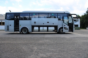 King Long C10 Diesel-Reisebus, 10 Meter lang mit 41 Sitzen, verfügbar bei omnicar
