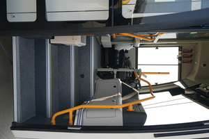 Autobuz turistic de 12m diesel Euro 6, vedere laterală, pentru transport profesional de pasageri
