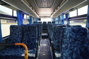 Autocar de turism cu 51 de locuri (standard Euro 6) echipat cu aer condiționat tropicalizat, ideal pentru Africa și Orientul Mijlociu