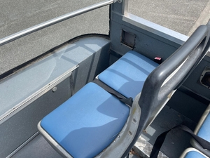 Passagiersitze im Neoplan N442 91-Sitzer Doppeldeckerbus